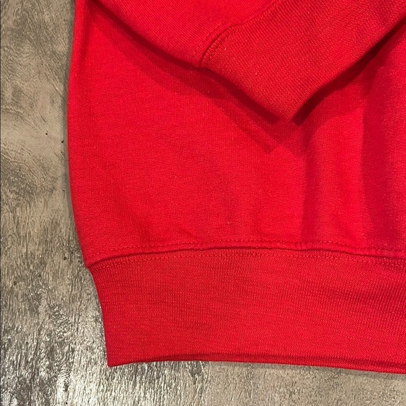 Gildan Red Crewneck Sweater Classic Style - Picture 5 of 5